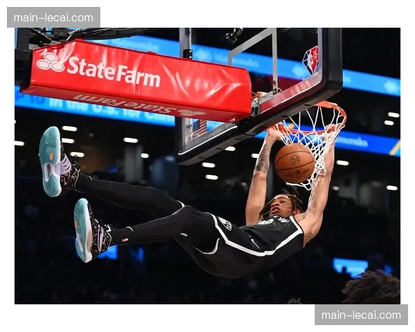 篮网克拉克斯顿脚踝伤停 内线防守支柱缺席考验沃恩轮换决策