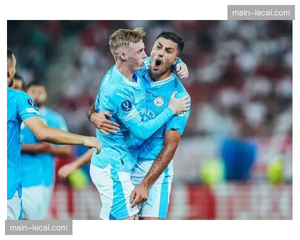 二点球争夺与禁区外围保护不足，攻防转换瞬间空间利用低效