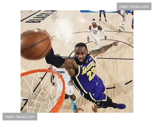 湖人关键时刻决策 詹姆斯选择牵制防守而非强行终结比赛