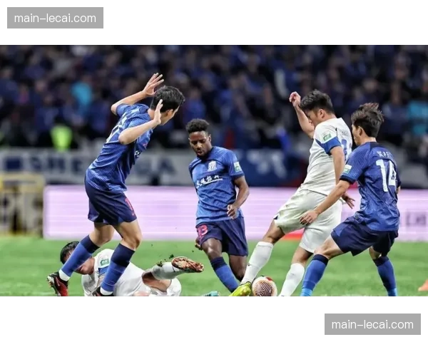 斯卢茨基边后卫压上助攻 申花433阵型依赖两翼宽度创造